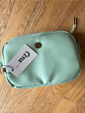 Zyia Mint Green crossbody
